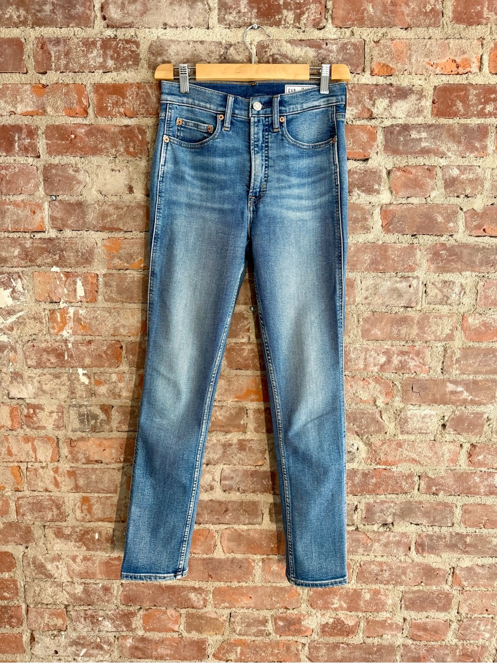 GAP Women’s Vintage Slim High Rise Jeans in Light Blue Wash 2 LONG
